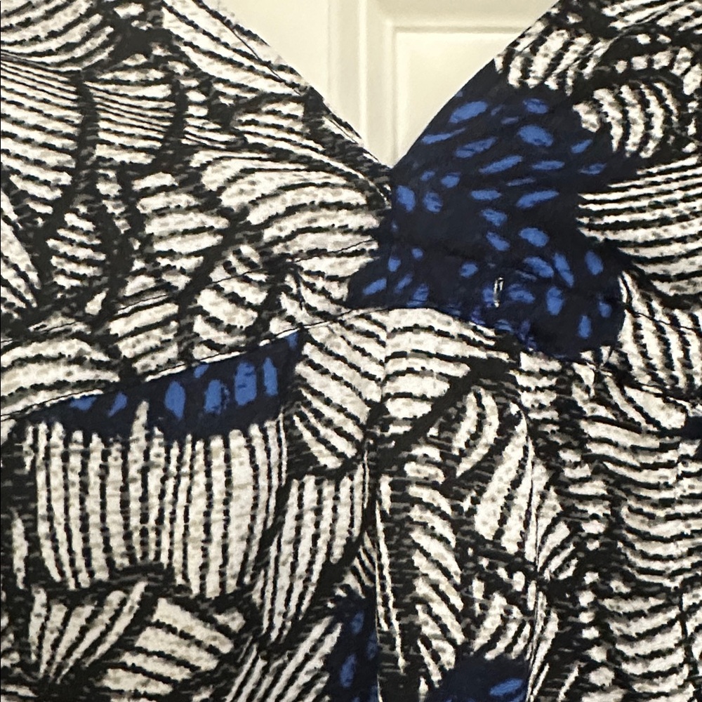 Nic+Zoe Petal Bloom Top Blue/Black Floral Size 1X EUC - Picture 7 of 12